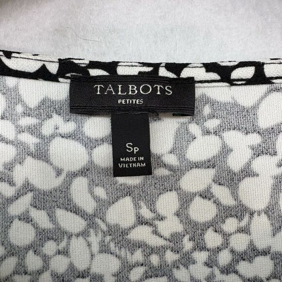 Talbots Women’s Sz Small Petite Blouse Black and White Floral V-Neck Classic - Picture 4 of 6